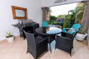Lovely impeccable 2b beach condo, fully equipped